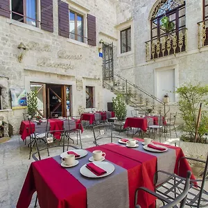 Bed & Breakfast Palace Derossi Trogir